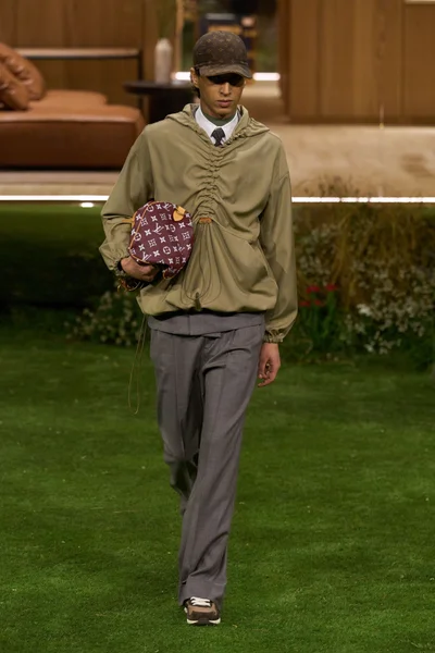 Look 63